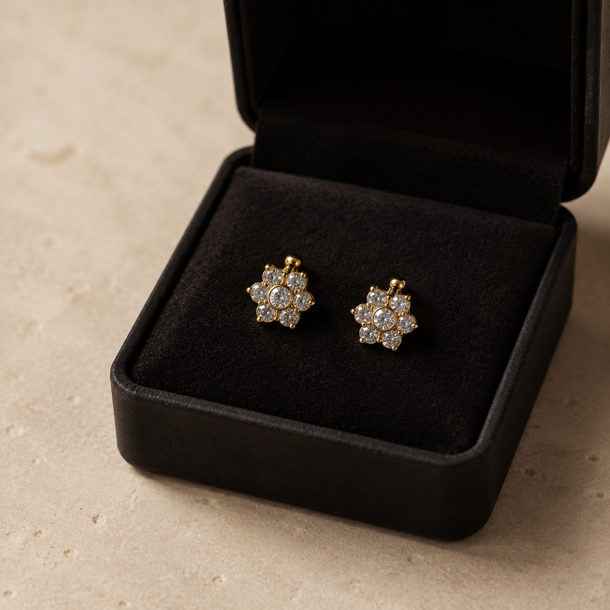 Solea Crystal Studs – Gold
