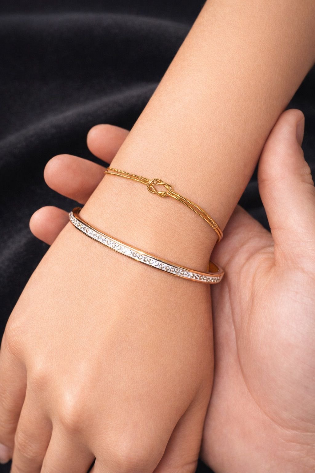 Anorea Armbänder am Handgelenk
