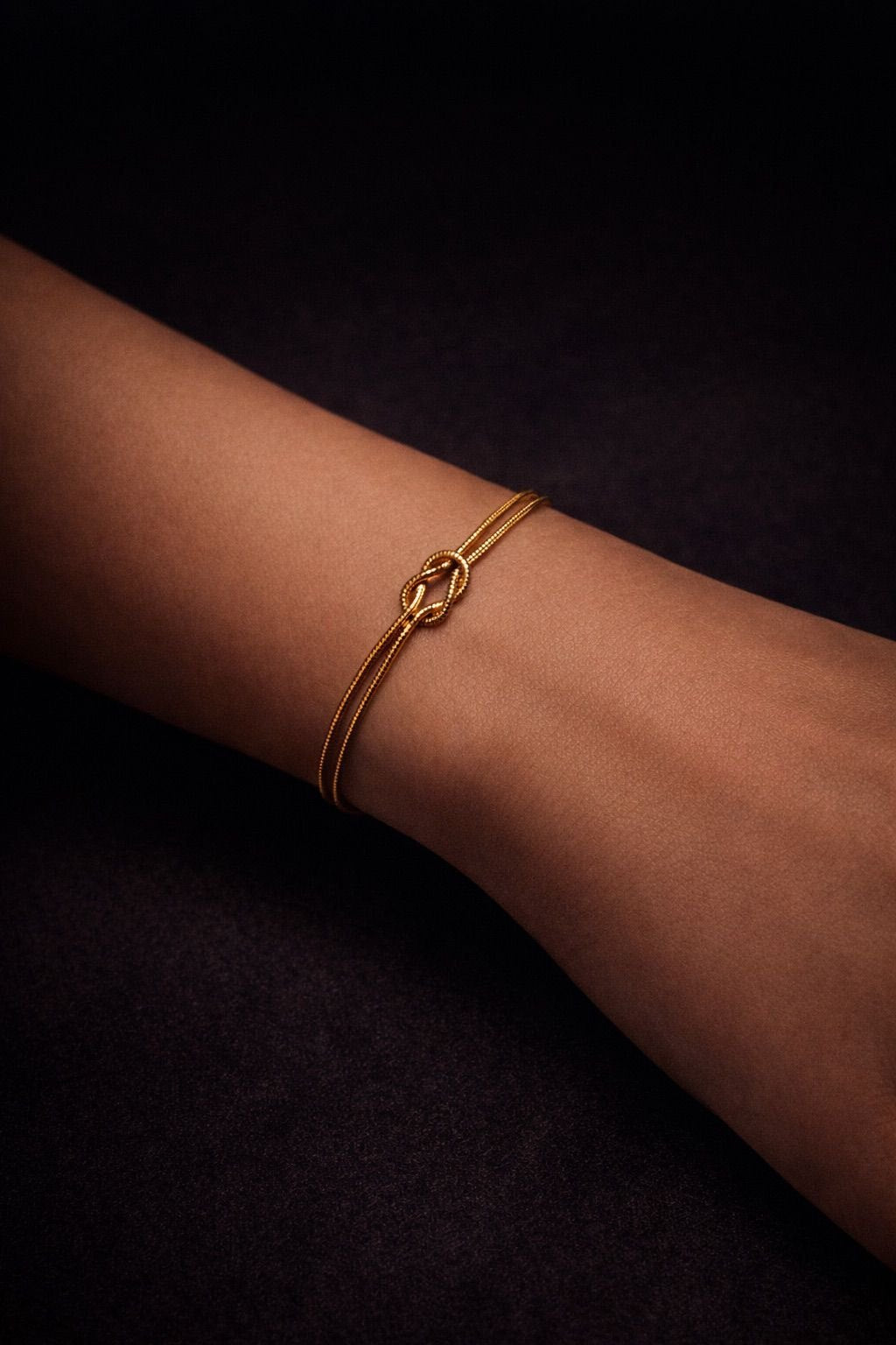 Goldenes Anorea Knoten-Armband